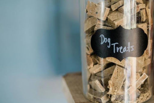 Jar of healthy dog treats, illustrating how to choose healthy treats for your dog by checking ingredient quality and selecting nutritious options.